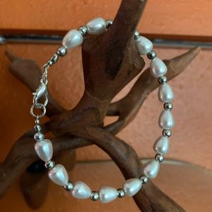 White pearl and silver bead bracelet